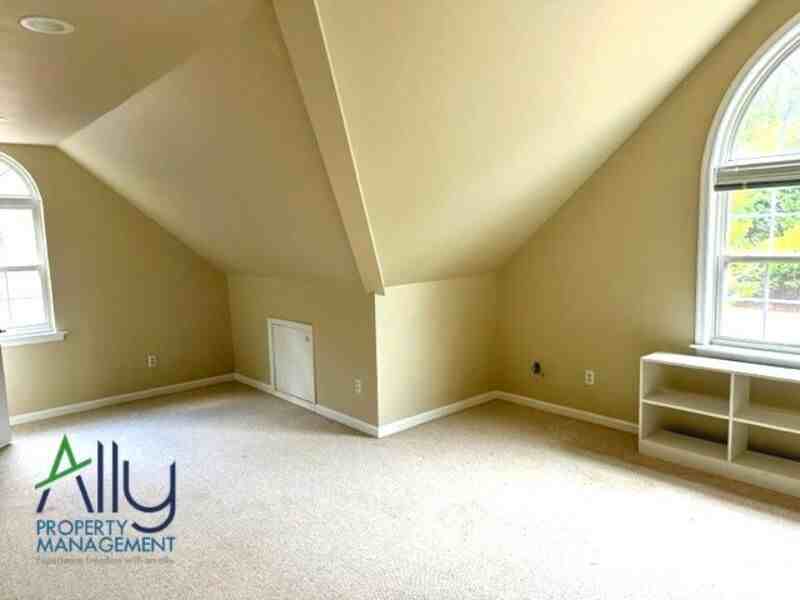 1003 Wintergreen Ln - Photo 3 of 50