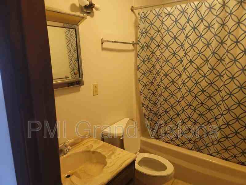 1614 12th St - Photo 3 of 14