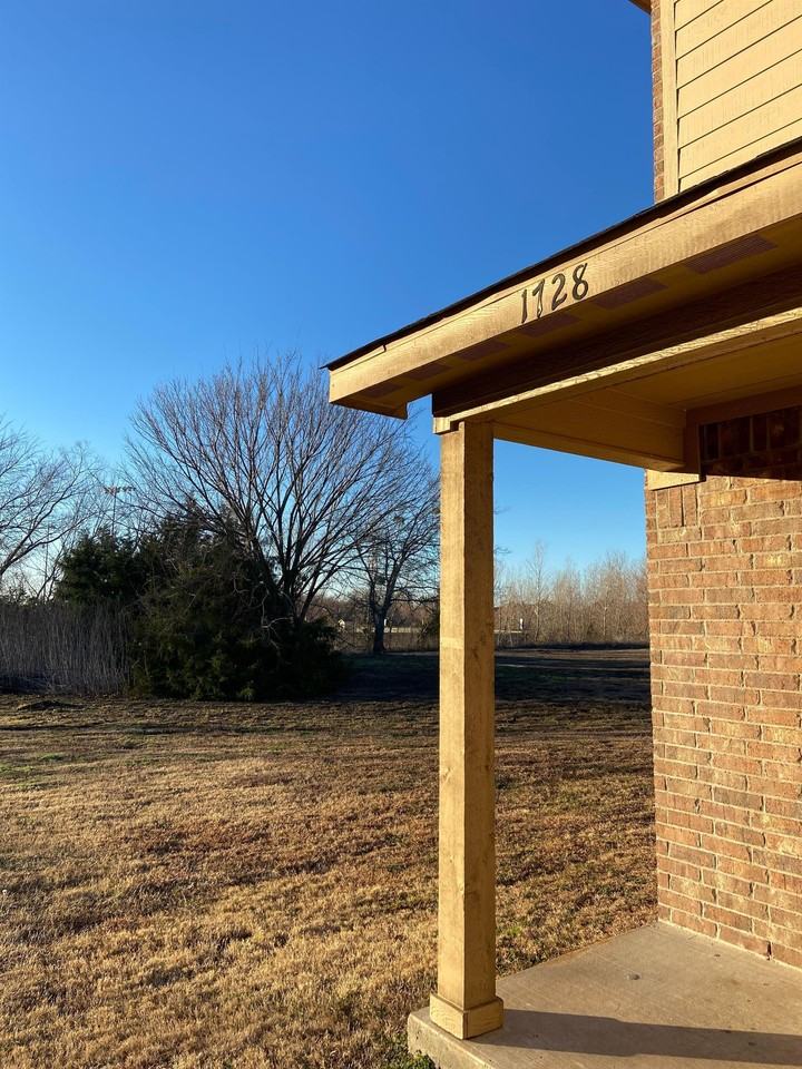 1728 South Waco Street - Photo 2 of 25