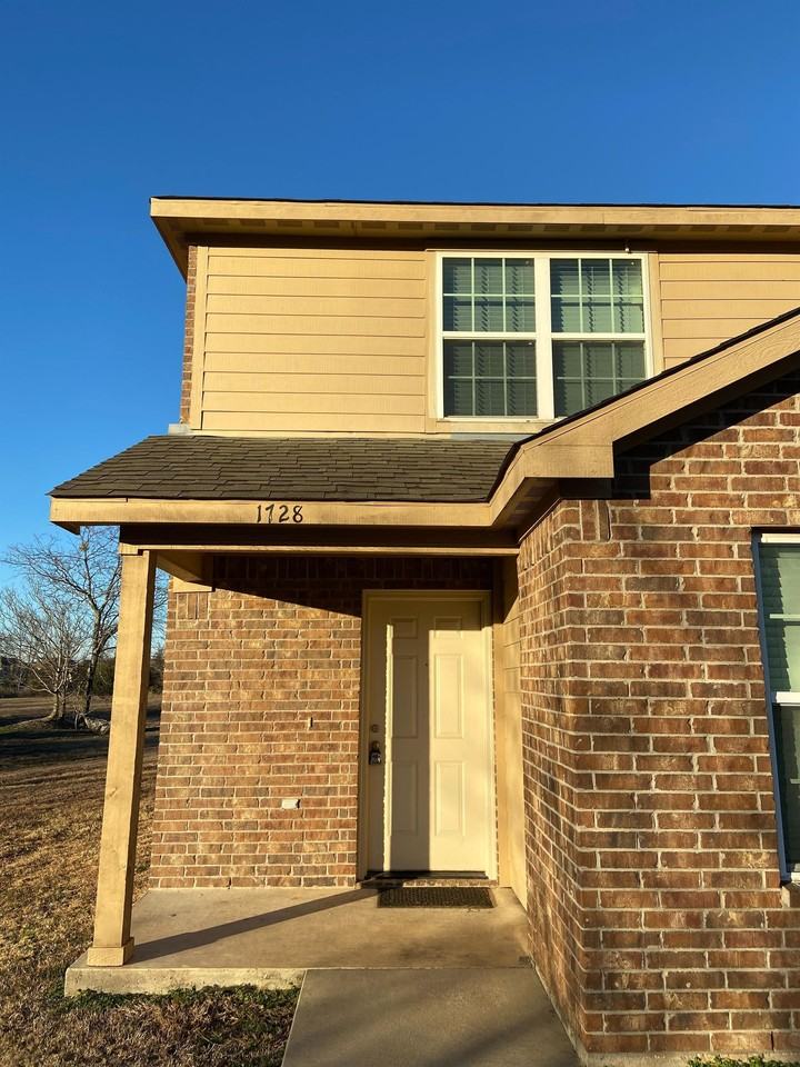 1728 South Waco Street - Photo 3 of 25
