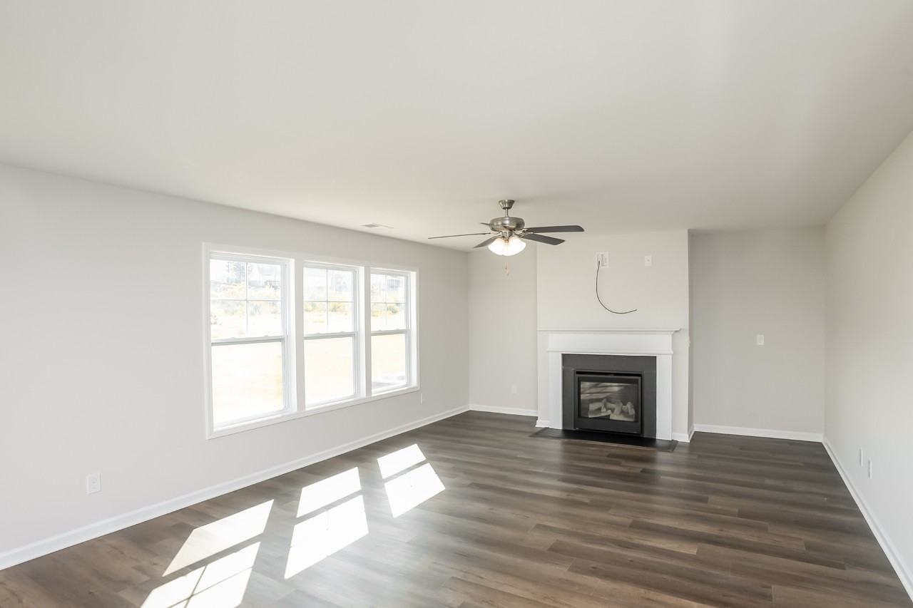1021 Winter Way - Photo 2 of 16