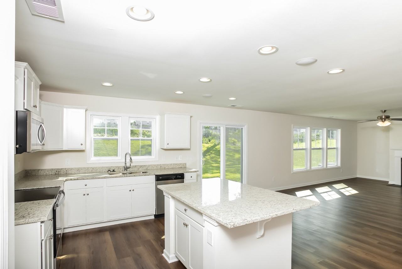 1021 Winter Way - Photo 5 of 16