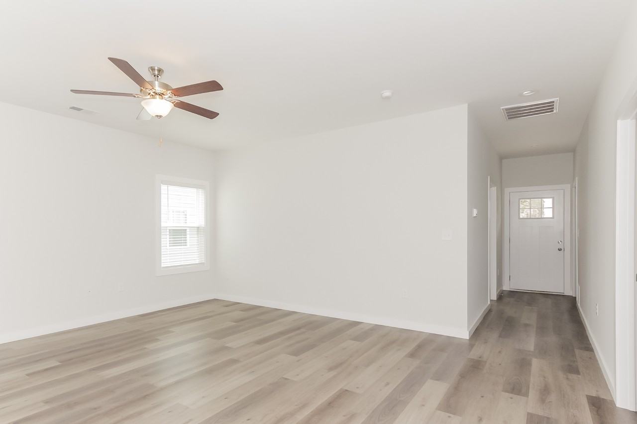 2933 Morning Dr - Photo 2 of 13