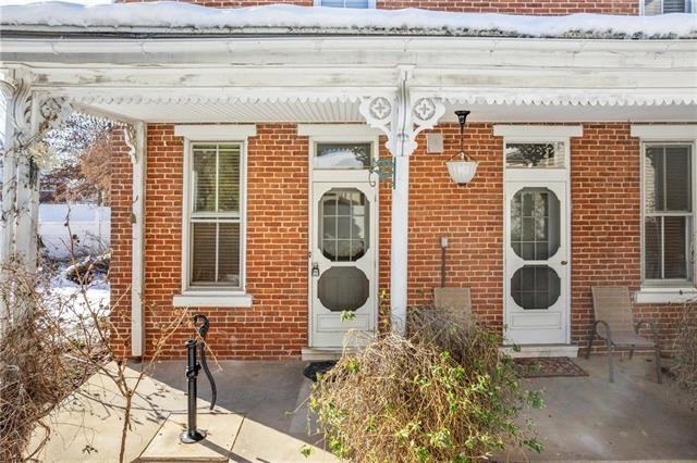 240 Franklin St #2 - Photo 5 of 32