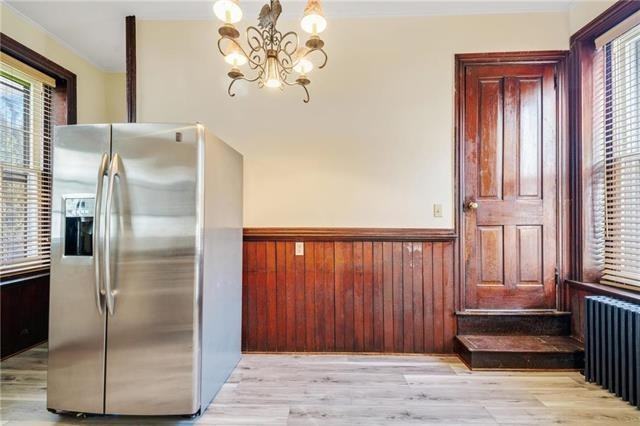 240 Franklin St #2 - Photo 6 of 32