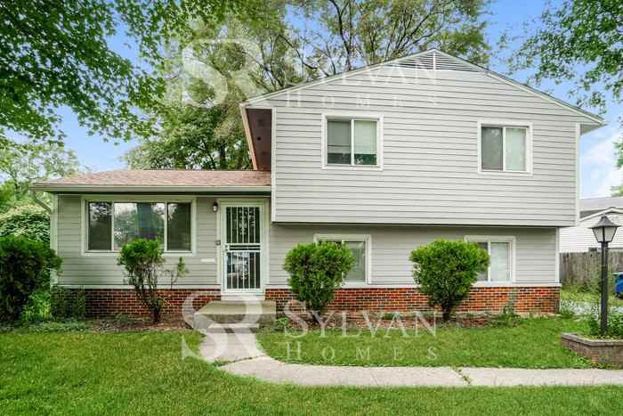1583 Wilton Dr - Photo 2 of 17