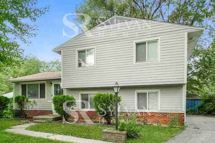 1583 Wilton Dr - Photo 3 of 17