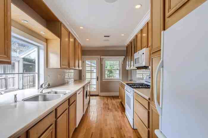 135 E Miller St - Photo 2 of 13