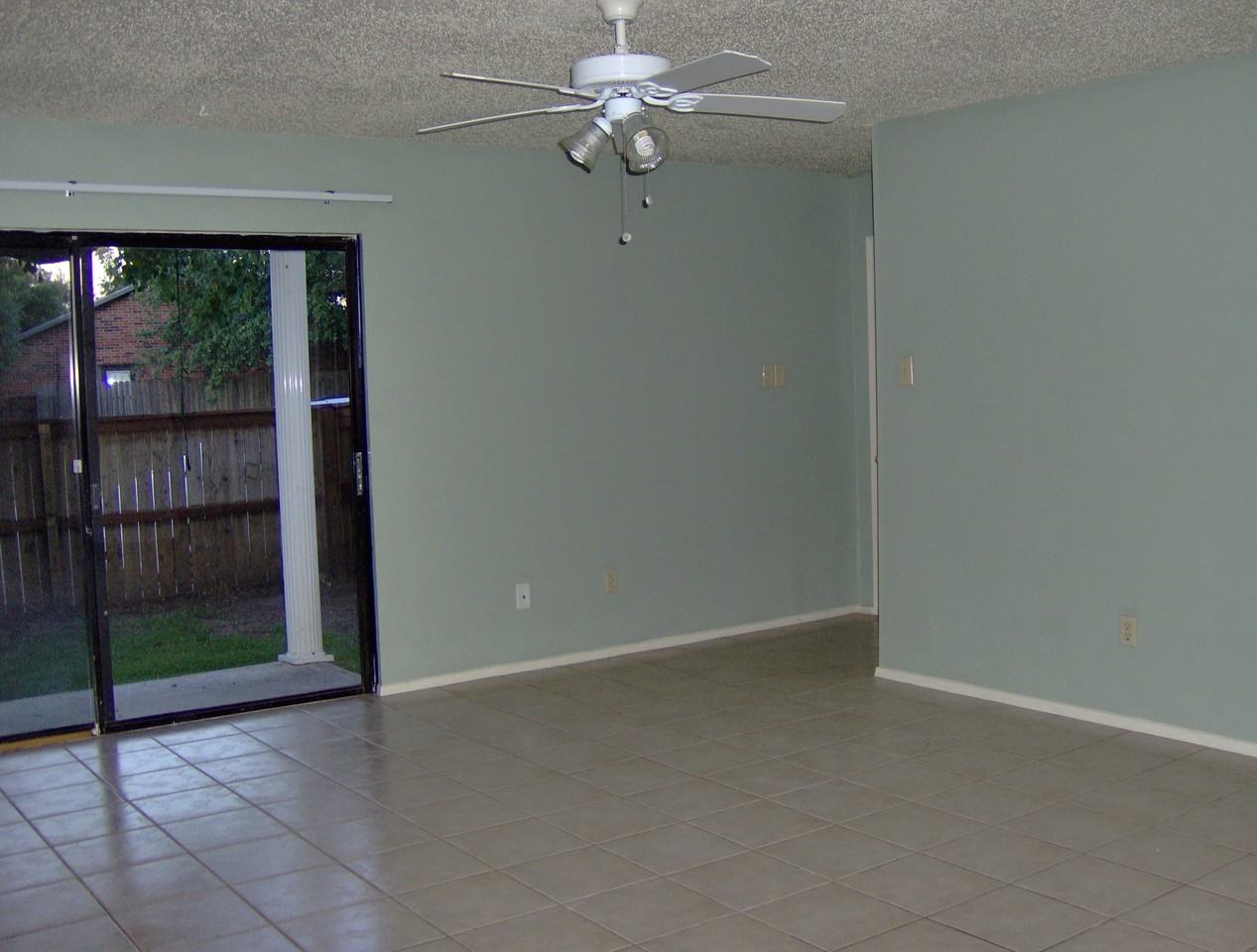 1110 Autumn Cir #A - Photo 6 of 13