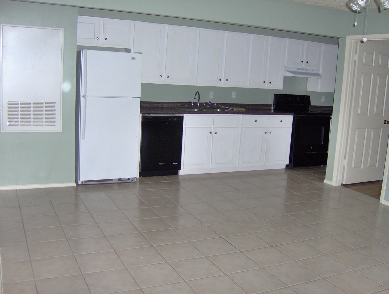 1110 Autumn Cir #A - Photo 7 of 13