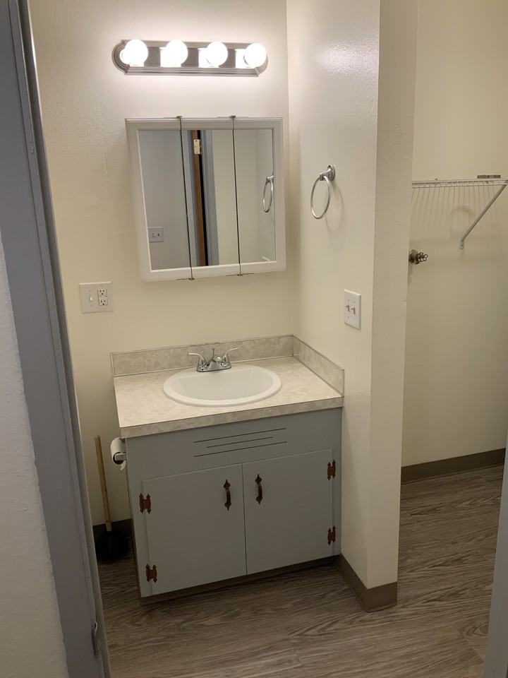 145 Northwest 15th Street #NA - Photo 6 of 9