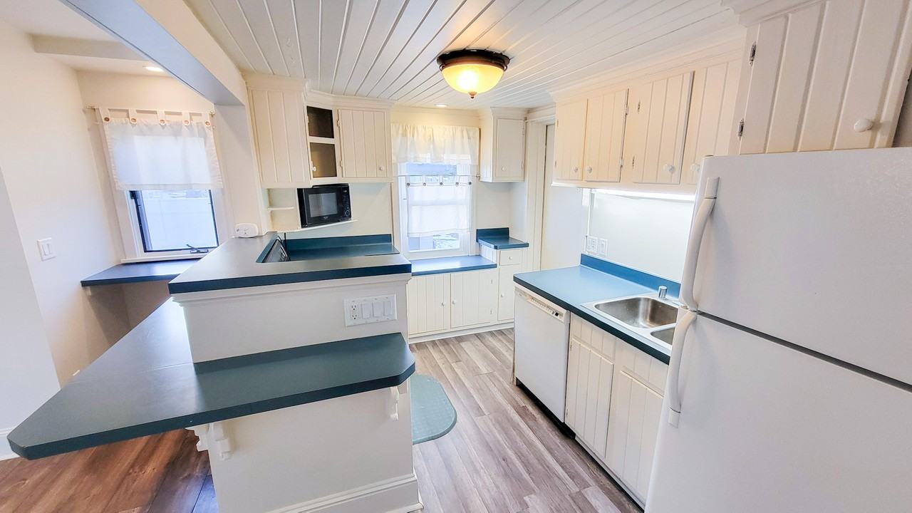 2351 Ashland St #NA - Photo 6 of 14