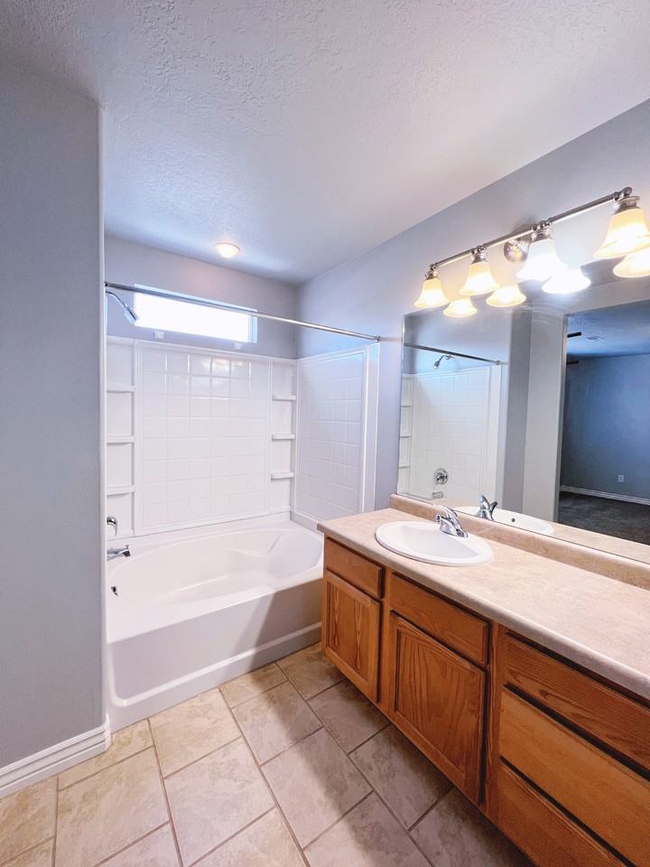 14066 S Rutherford Ave #NA - Photo 6 of 9