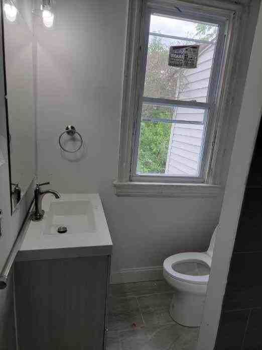 915 L St Ne #NA - Photo 4 of 4