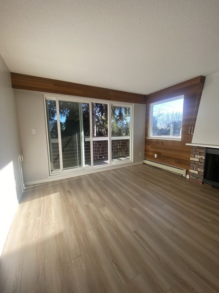 707 Gloucester St - Photo 2 of 19