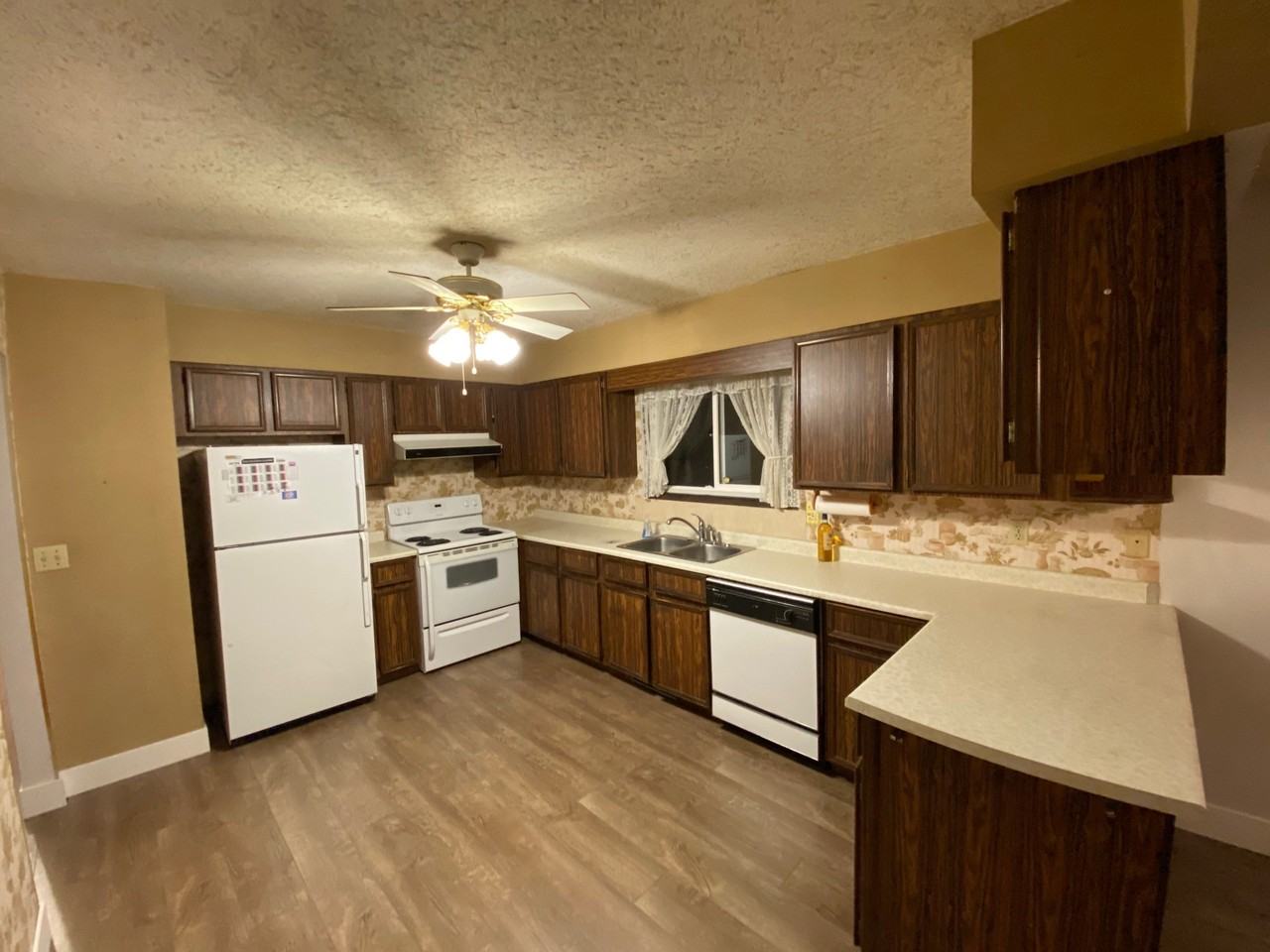 385 Third Avenue - Photo 2 of 21