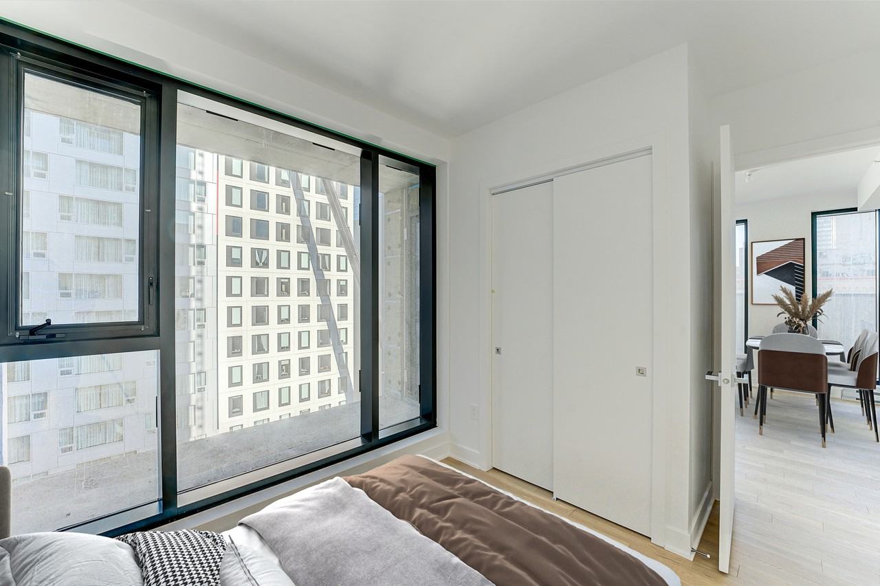 2070 Rue Peel #901 - Photo 3 of 13