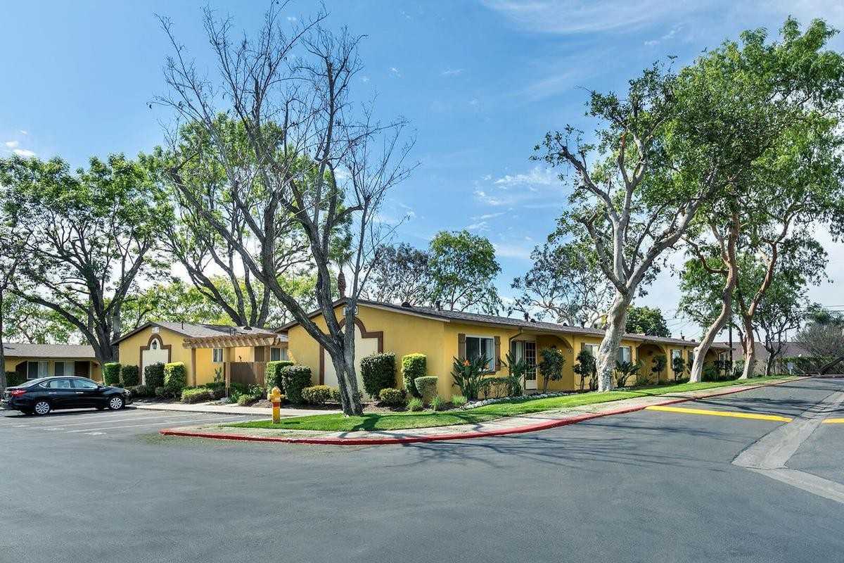 1900 S Campus Ave - Photo 7 of 32