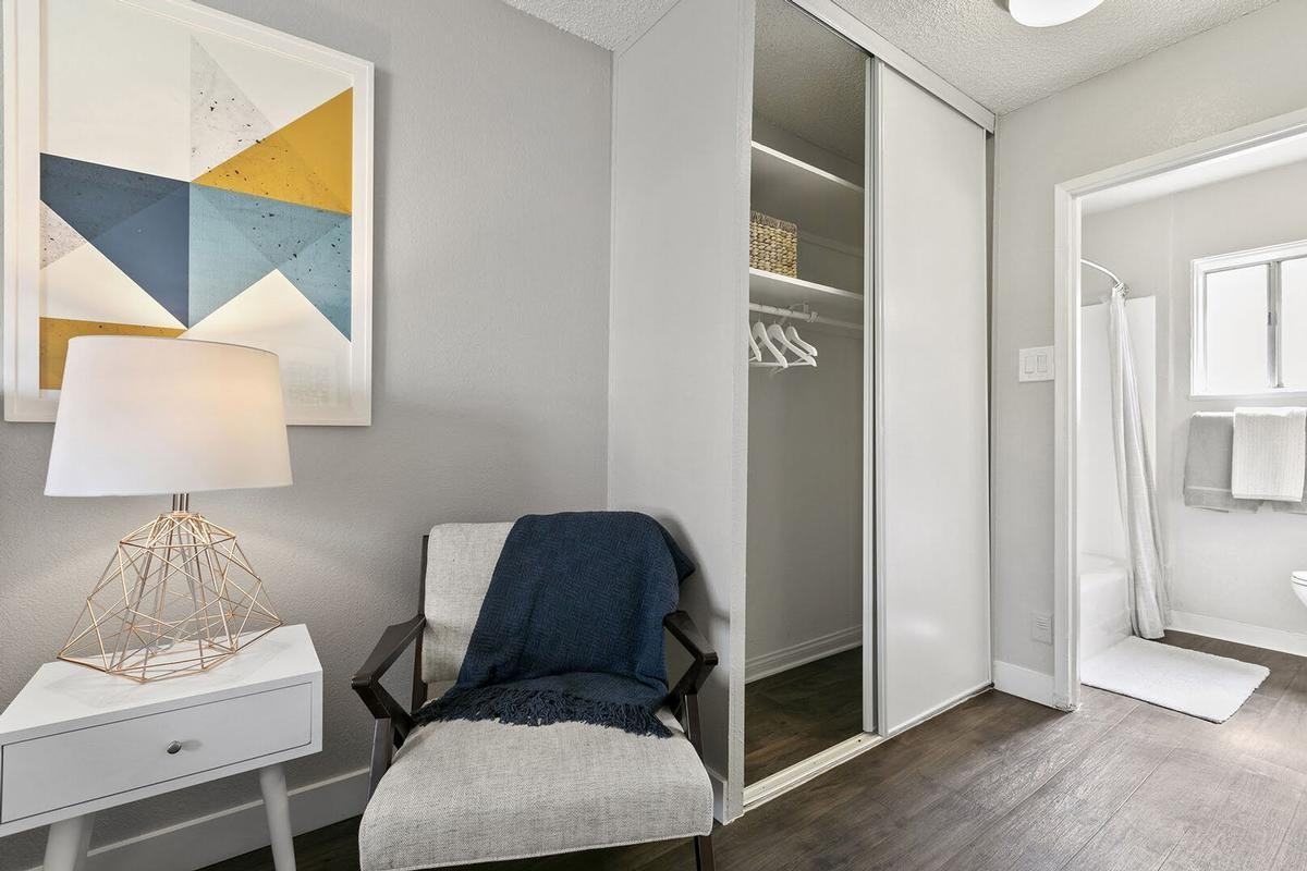 1900 S Campus Ave - Photo 3 of 32