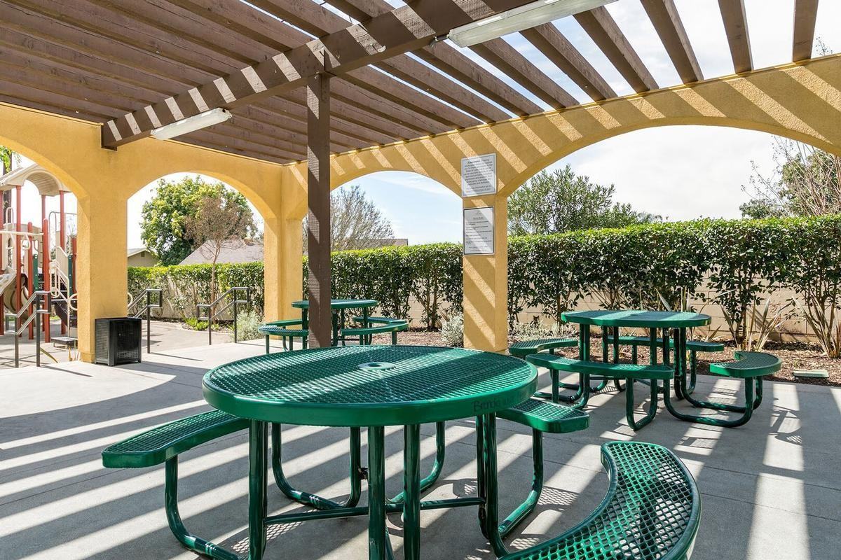 1900 S Campus Ave - Photo 3 of 32