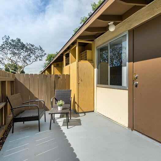 1900 S Campus Ave - Photo 5 of 32