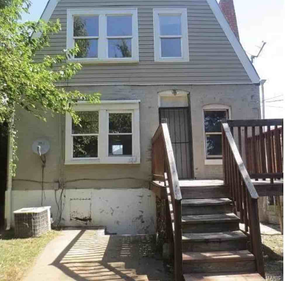 5866 Kennerly Ave, St. Louis, MO 63112 3 Bedroom House for 975/month