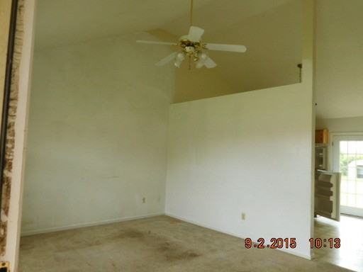 919 Summer Dr - Photo 2 of 13