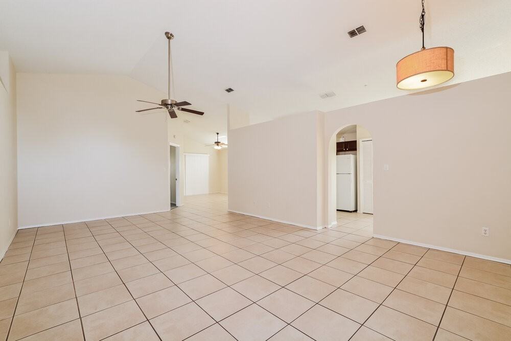 601 Spinnaker Way - Photo 3 of 16