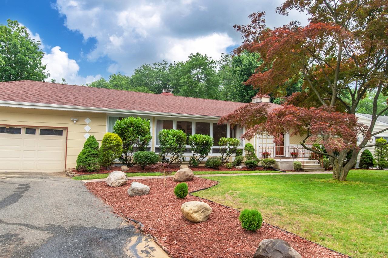 22 Roosevelt Ave - Photo 2 of 23