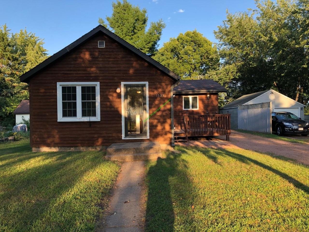 1533 9th St - Photo 2 of 17