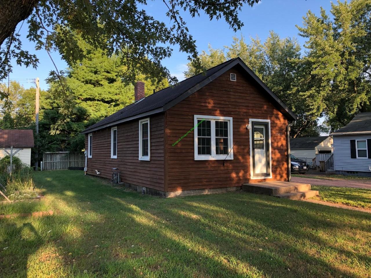 1533 9th St - Photo 3 of 17