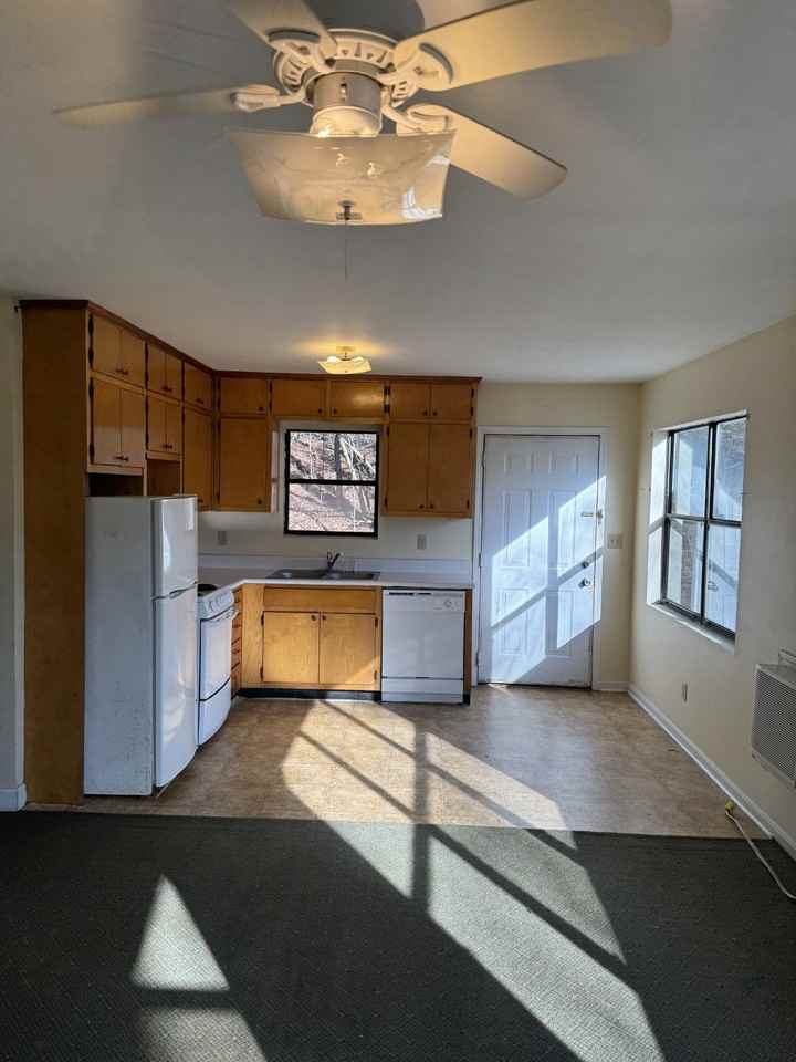446 Pine Crest Cir #B - Photo 3 of 11