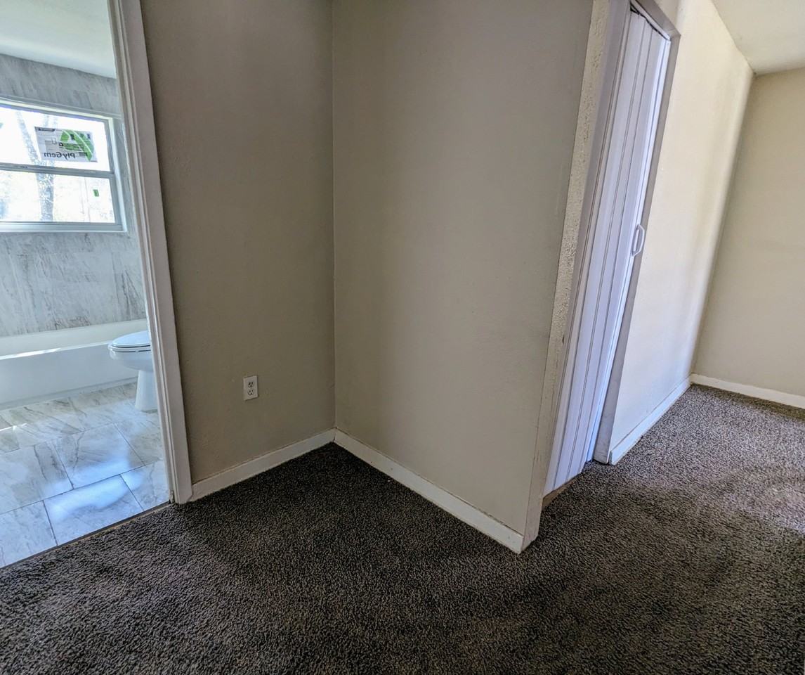1952 W 44th St - Photo 2 of 14