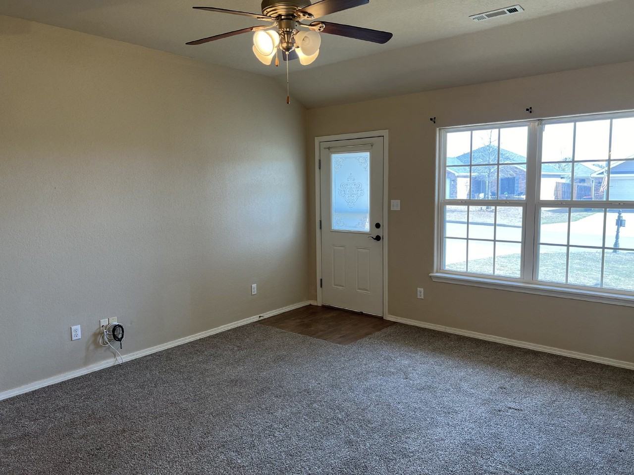 301 Regency Dr - Photo 4 of 17