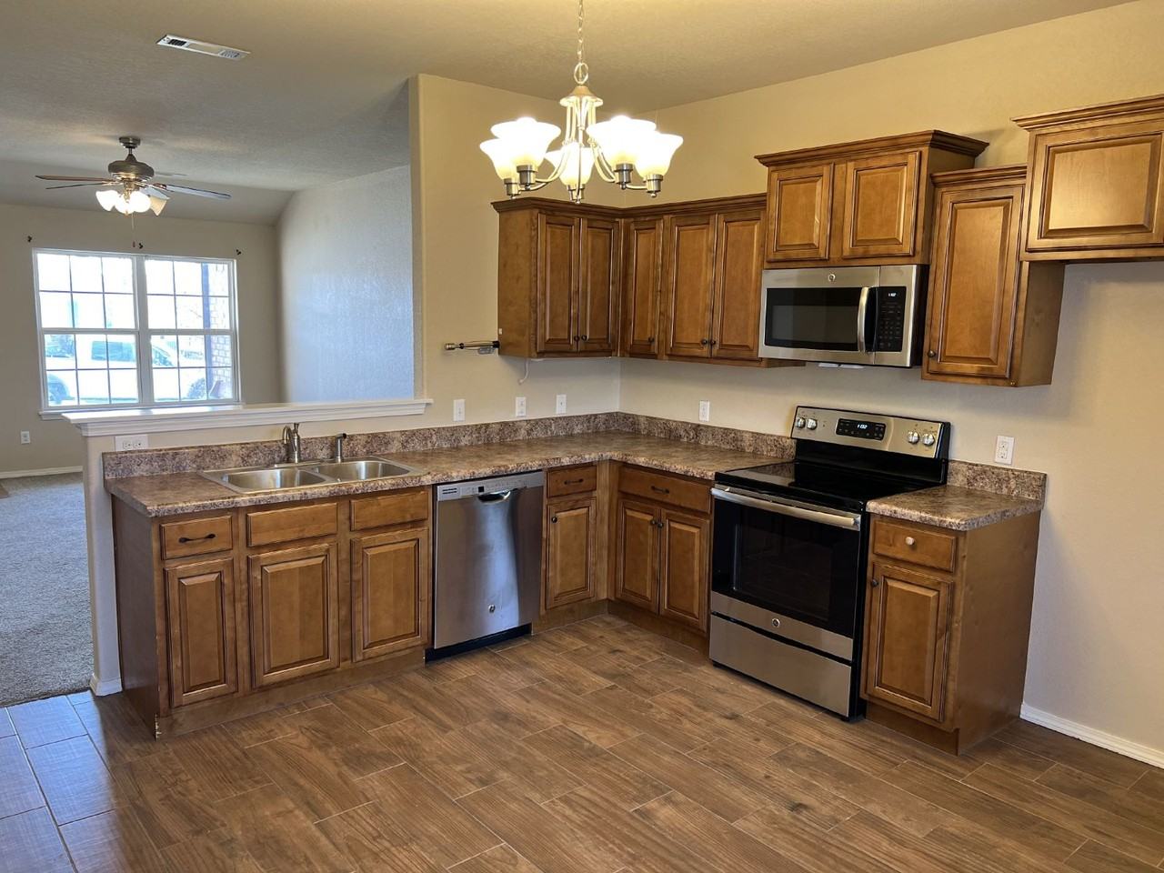 301 Regency Dr - Photo 6 of 17