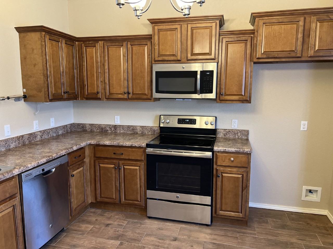 301 Regency Dr - Photo 7 of 17