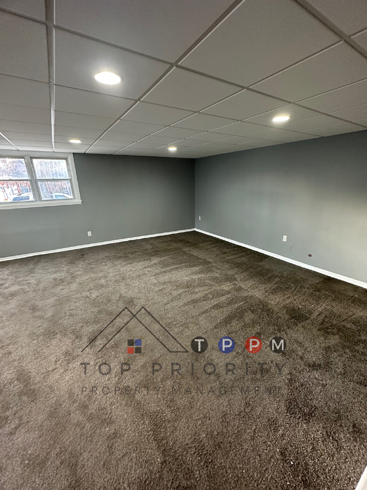 233 3rd Ave Se - Photo 3 of 13