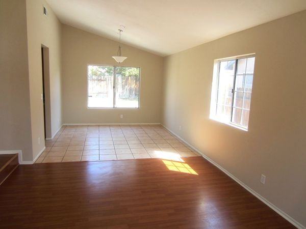 2061 Oldfield St - Photo 3 of 13