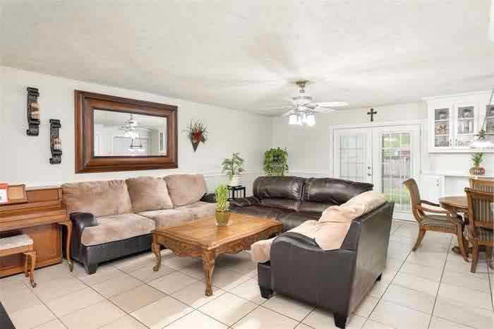 543 Oldbridge Dr - Photo 2 of 11