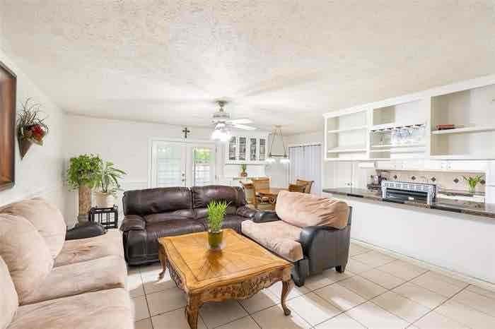 543 Oldbridge Dr - Photo 3 of 11