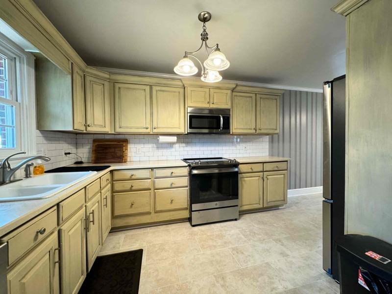 125 Lowe St - Photo 2 of 10