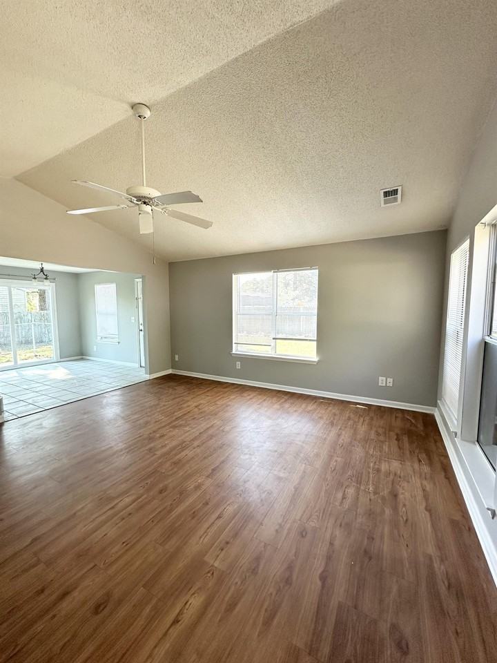 24 Irongate Dr #1 - Photo 2 of 33