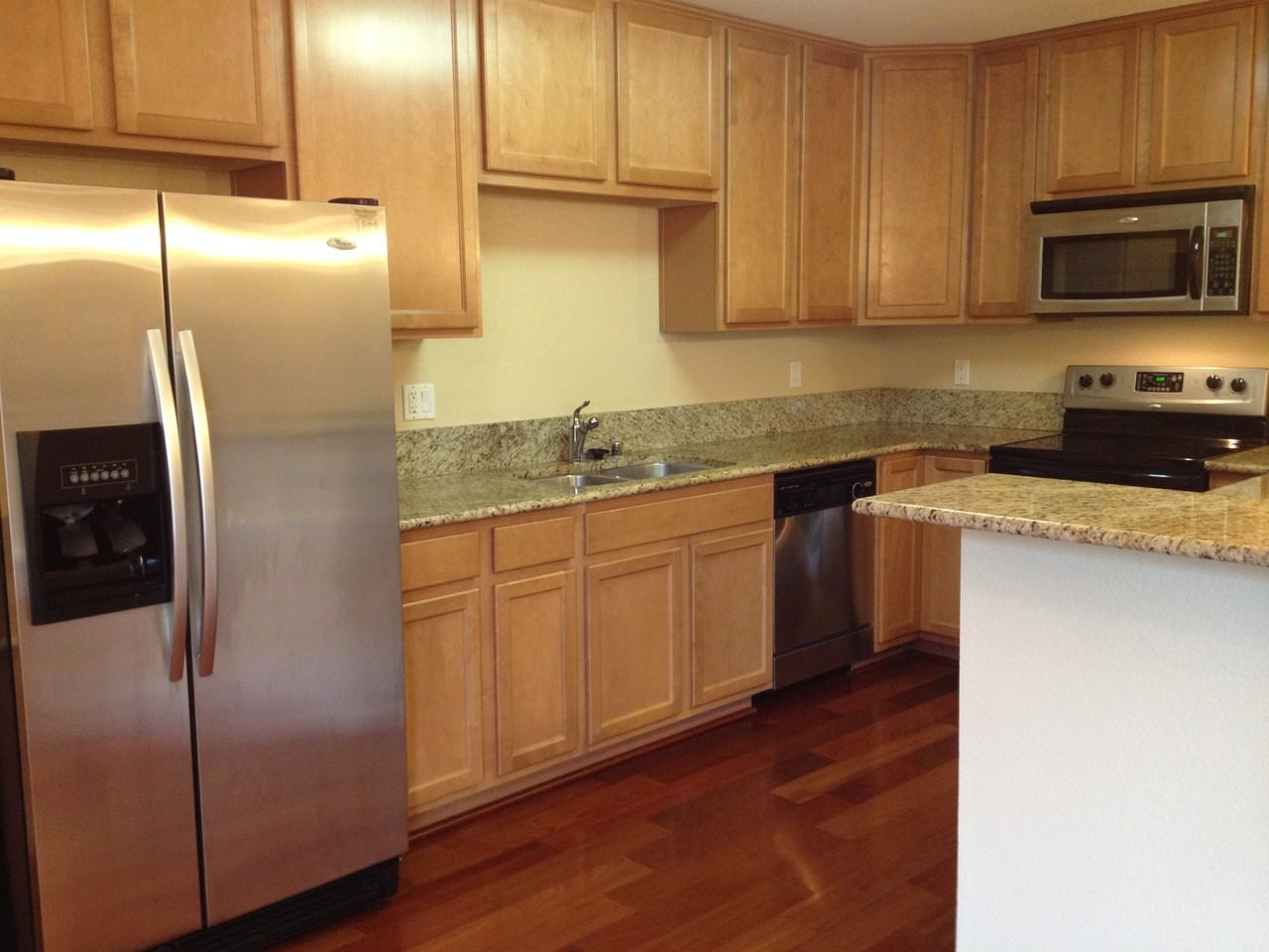 300 Glenwood Cir #299 - Photo 2 of 21