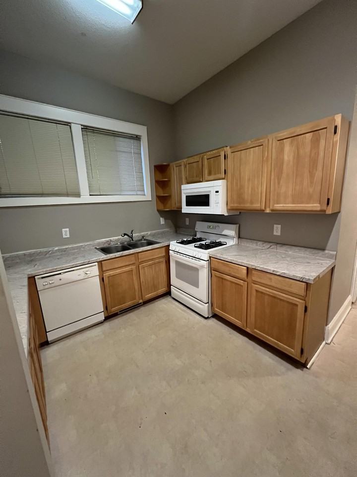 1473 N Delaware St #1 - Photo 7 of 17