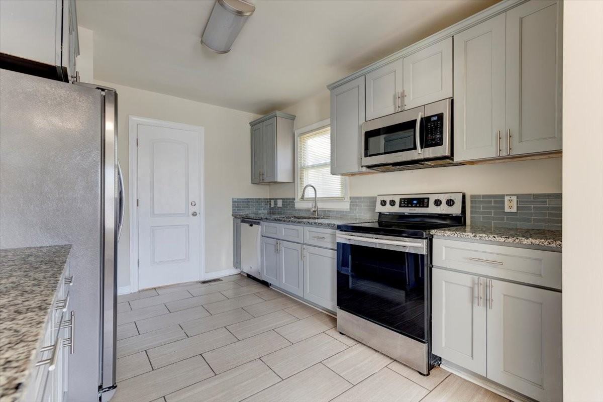 1242 Fordham Rd #1 - Photo 4 of 31