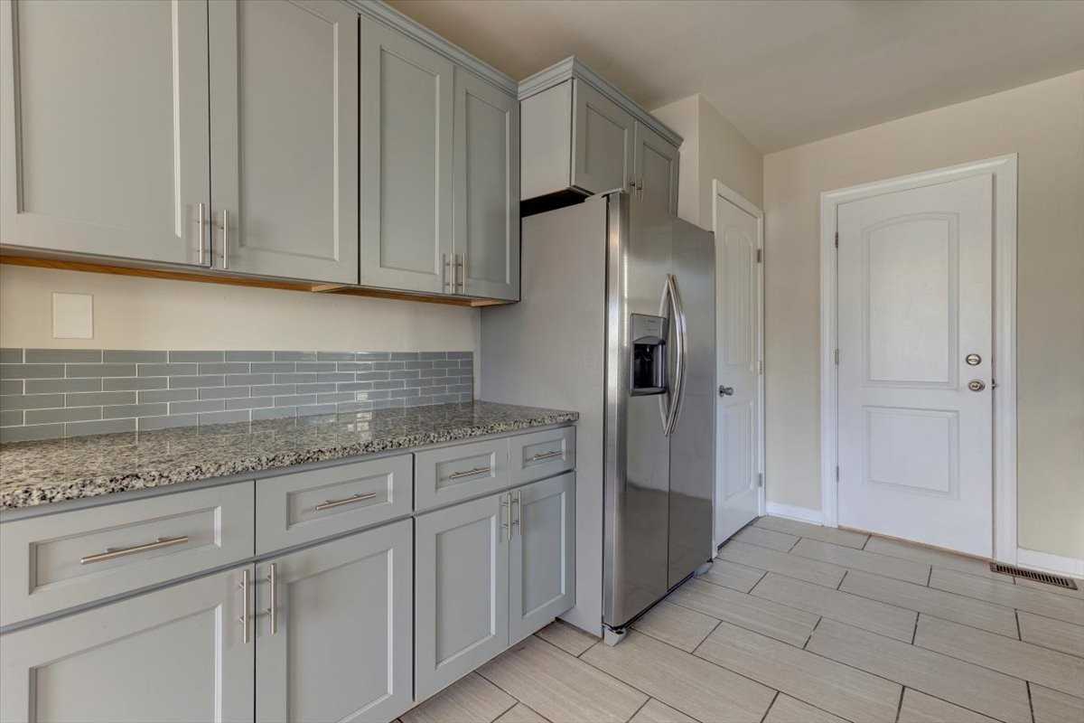 1242 Fordham Rd #1 - Photo 6 of 31