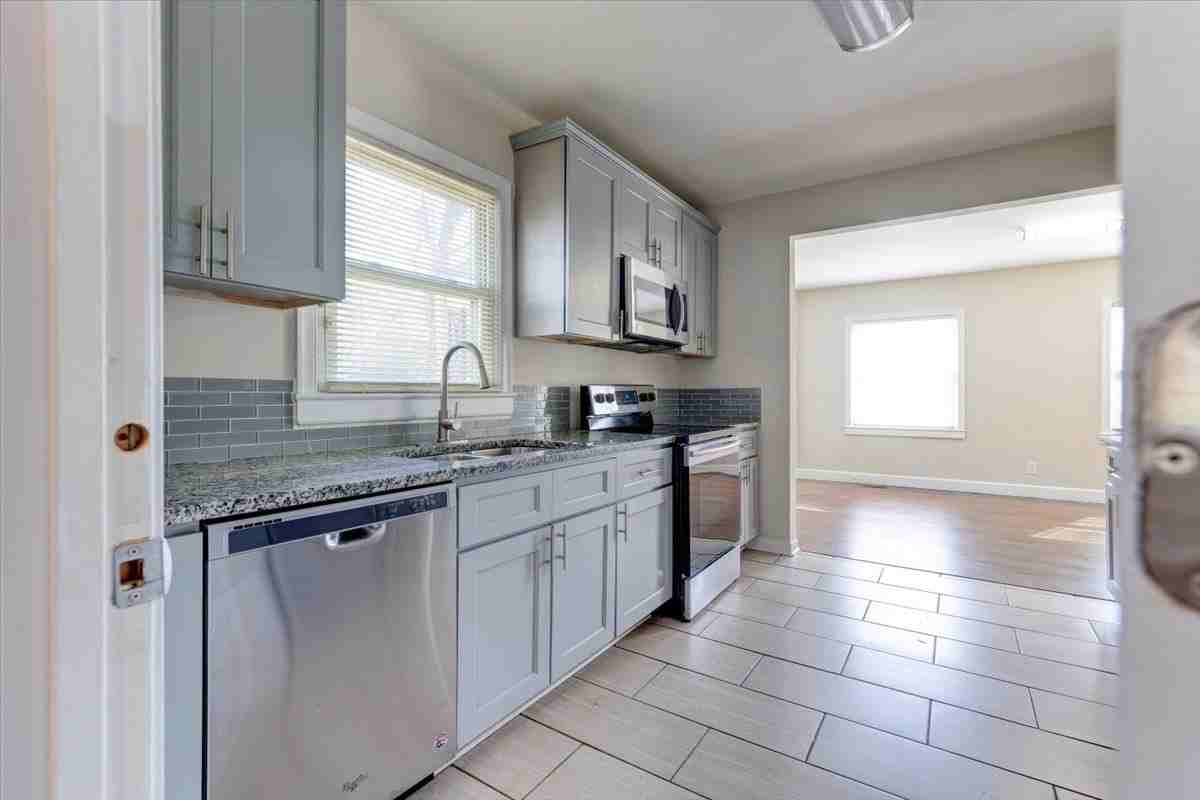 1242 Fordham Rd #1 - Photo 5 of 31