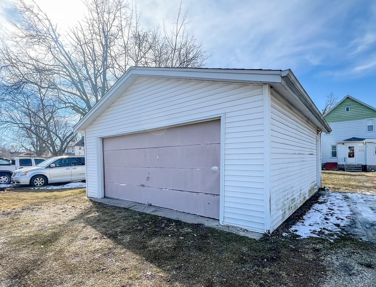 1180 South 5th Avenue - 1182 S 5th garage - Photo 2 of 4