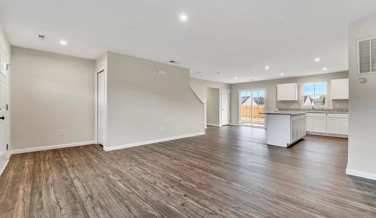 8 Torrington Dr #1 - Photo 5 of 22