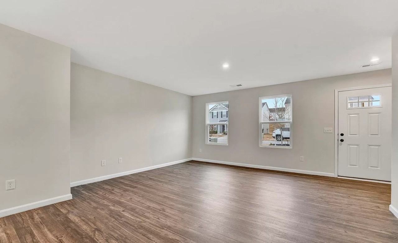8 Torrington Dr #1 - Photo 6 of 22